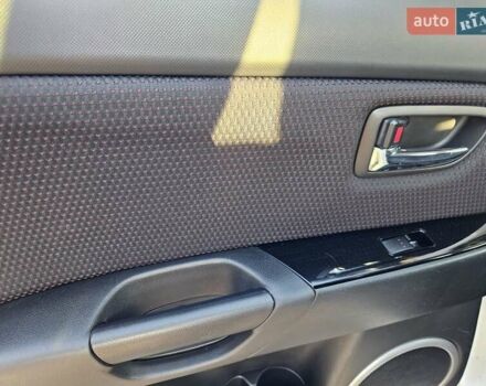 Білий Мазда 3, об'ємом двигуна 1.6 л та пробігом 152 тис. км за 5700 $, фото 18 на Automoto.ua