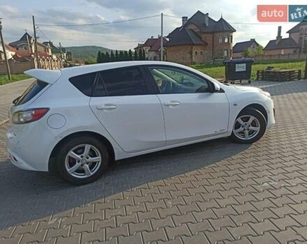 Белый Мазда 3, объемом двигателя 1.56 л и пробегом 230 тыс. км за 6500 $, фото 1 на Automoto.ua