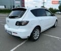 Белый Мазда 3, объемом двигателя 2 л и пробегом 161 тыс. км за 6700 $, фото 2 на Automoto.ua