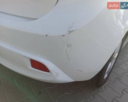 Белый Мазда 3, объемом двигателя 1.56 л и пробегом 230 тыс. км за 6500 $, фото 9 на Automoto.ua