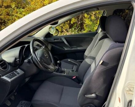 Белый Мазда 3, объемом двигателя 1.56 л и пробегом 230 тыс. км за 6800 $, фото 5 на Automoto.ua