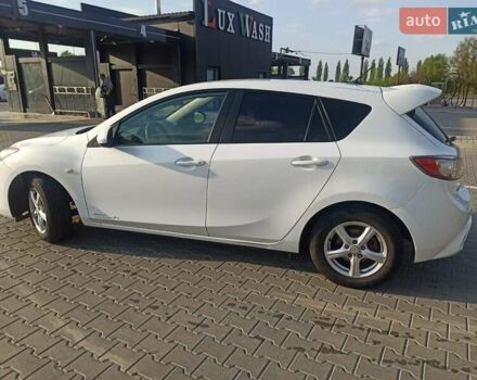 Белый Мазда 3, объемом двигателя 1.56 л и пробегом 230 тыс. км за 6500 $, фото 2 на Automoto.ua