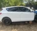 Білий Мазда 3, об'ємом двигуна 1.6 л та пробігом 200 тис. км за 2493 $, фото 2 на Automoto.ua
