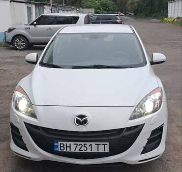Белый Мазда 3, объемом двигателя 1.6 л и пробегом 159 тыс. км за 8000 $, фото 1 на Automoto.ua