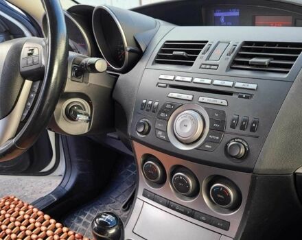 Белый Мазда 3, объемом двигателя 1.6 л и пробегом 180 тыс. км за 8200 $, фото 5 на Automoto.ua