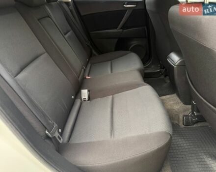 Білий Мазда 3, об'ємом двигуна 2 л та пробігом 160 тис. км за 9799 $, фото 10 на Automoto.ua