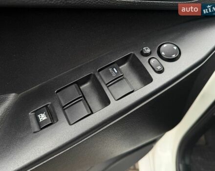 Білий Мазда 3, об'ємом двигуна 2 л та пробігом 160 тис. км за 9799 $, фото 8 на Automoto.ua