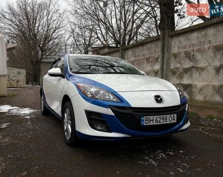 Білий Мазда 3, об'ємом двигуна 1.6 л та пробігом 151 тис. км за 6850 $, фото 3 на Automoto.ua