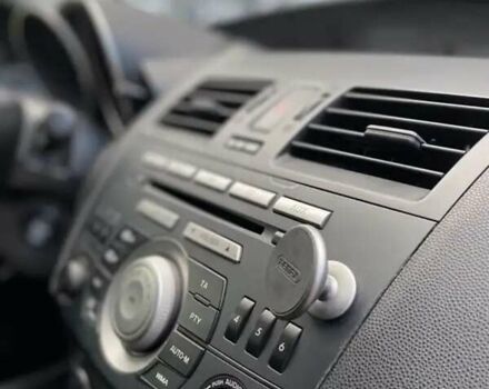 Білий Мазда 3, об'ємом двигуна 1.6 л та пробігом 185 тис. км за 9000 $, фото 18 на Automoto.ua