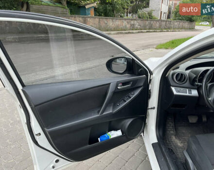 Белый Мазда 3, объемом двигателя 1.6 л и пробегом 147 тыс. км за 8500 $, фото 3 на Automoto.ua