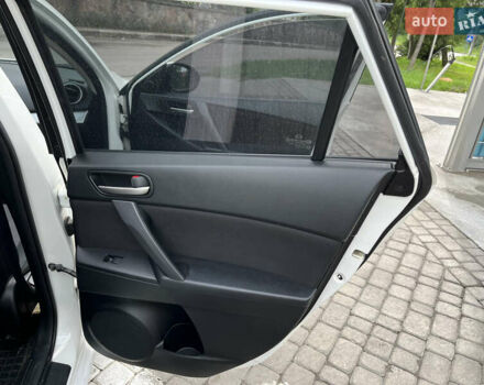 Белый Мазда 3, объемом двигателя 1.6 л и пробегом 147 тыс. км за 8500 $, фото 5 на Automoto.ua