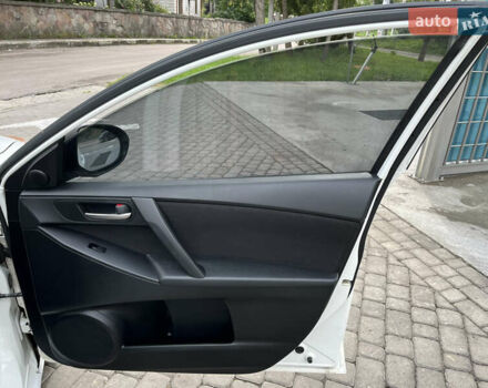 Белый Мазда 3, объемом двигателя 1.6 л и пробегом 147 тыс. км за 8500 $, фото 6 на Automoto.ua