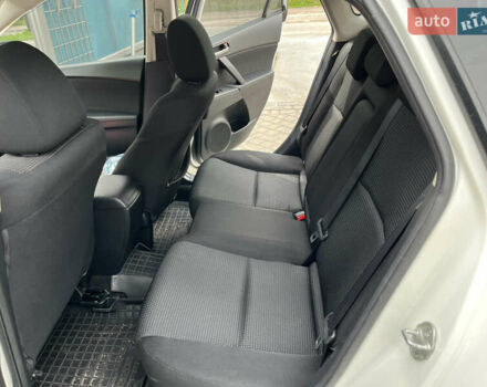 Белый Мазда 3, объемом двигателя 1.6 л и пробегом 147 тыс. км за 8500 $, фото 8 на Automoto.ua