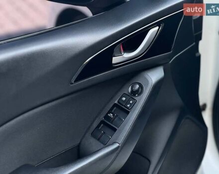 Белый Мазда 3, объемом двигателя 2 л и пробегом 178 тыс. км за 9300 $, фото 9 на Automoto.ua