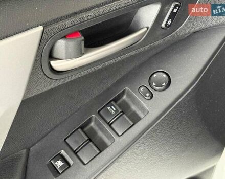 Белый Мазда 3, объемом двигателя 2 л и пробегом 85 тыс. км за 10490 $, фото 12 на Automoto.ua