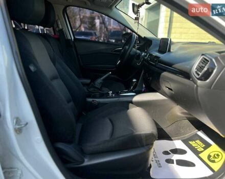 Белый Мазда 3, объемом двигателя 2 л и пробегом 178 тыс. км за 9300 $, фото 20 на Automoto.ua