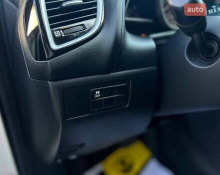 Белый Мазда 3, объемом двигателя 2 л и пробегом 178 тыс. км за 9300 $, фото 16 на Automoto.ua