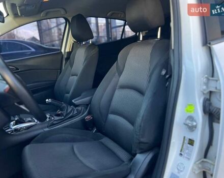 Белый Мазда 3, объемом двигателя 2 л и пробегом 178 тыс. км за 9300 $, фото 12 на Automoto.ua