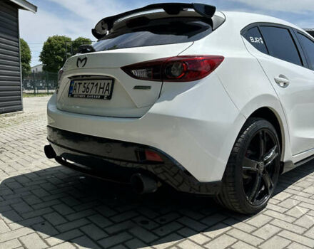 Белый Мазда 3, объемом двигателя 2 л и пробегом 291 тыс. км за 9999 $, фото 4 на Automoto.ua