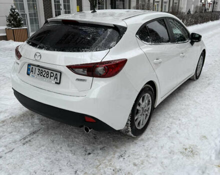 Белый Мазда 3, объемом двигателя 1.5 л и пробегом 150 тыс. км за 11000 $, фото 3 на Automoto.ua