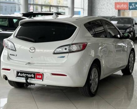 Белый Мазда 3, объемом двигателя 2 л и пробегом 85 тыс. км за 10490 $, фото 5 на Automoto.ua