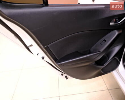 Білий Мазда 3, об'ємом двигуна 1.5 л та пробігом 93 тис. км за 13500 $, фото 30 на Automoto.ua