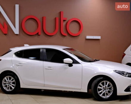 Білий Мазда 3, об'ємом двигуна 1.5 л та пробігом 93 тис. км за 13500 $, фото 7 на Automoto.ua