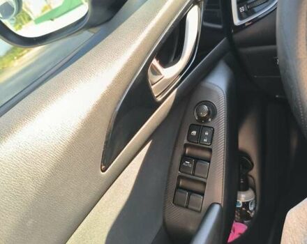 Білий Мазда 3, об'ємом двигуна 2 л та пробігом 141 тис. км за 9600 $, фото 10 на Automoto.ua