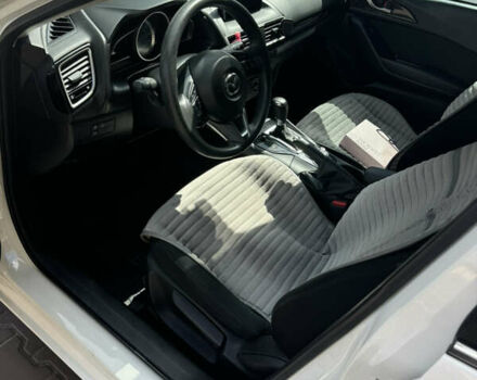 Белый Мазда 3, объемом двигателя 2 л и пробегом 122 тыс. км за 12400 $, фото 3 на Automoto.ua