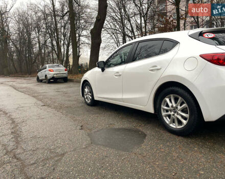 Білий Мазда 3, об'ємом двигуна 2 л та пробігом 250 тис. км за 10200 $, фото 2 на Automoto.ua