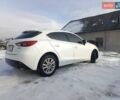 Белый Мазда 3, объемом двигателя 2 л и пробегом 147 тыс. км за 10900 $, фото 1 на Automoto.ua
