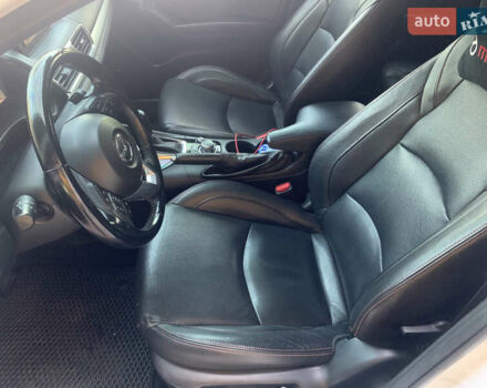 Белый Мазда 3, объемом двигателя 2.19 л и пробегом 225 тыс. км за 14000 $, фото 8 на Automoto.ua