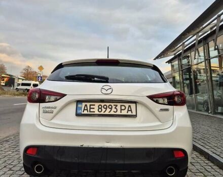 Белый Мазда 3, объемом двигателя 2 л и пробегом 199 тыс. км за 10999 $, фото 6 на Automoto.ua