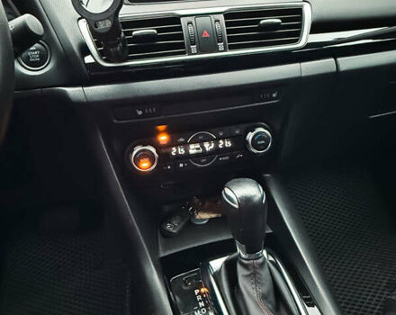 Белый Мазда 3, объемом двигателя 1.5 л и пробегом 120 тыс. км за 15000 $, фото 10 на Automoto.ua