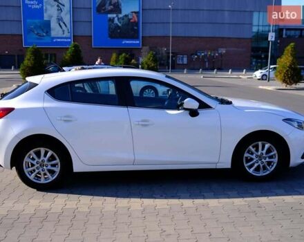 Білий Мазда 3, об'ємом двигуна 1.5 л та пробігом 74 тис. км за 14500 $, фото 4 на Automoto.ua