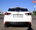 Білий Мазда 3, об'ємом двигуна 1.5 л та пробігом 74 тис. км за 14500 $, фото 3 на Automoto.ua