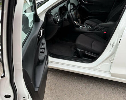 Белый Мазда 3, объемом двигателя 1.5 л и пробегом 120 тыс. км за 15000 $, фото 8 на Automoto.ua