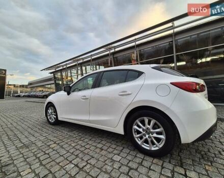 Белый Мазда 3, объемом двигателя 2 л и пробегом 199 тыс. км за 10999 $, фото 3 на Automoto.ua