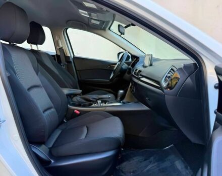 Белый Мазда 3, объемом двигателя 2 л и пробегом 97 тыс. км за 2404 $, фото 4 на Automoto.ua