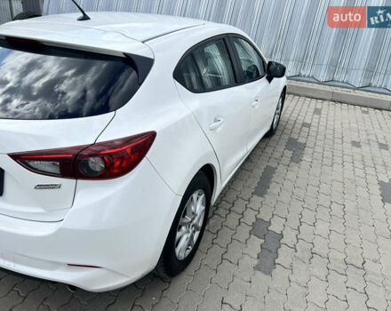 Белый Мазда 3, объемом двигателя 2 л и пробегом 55 тыс. км за 11700 $, фото 2 на Automoto.ua