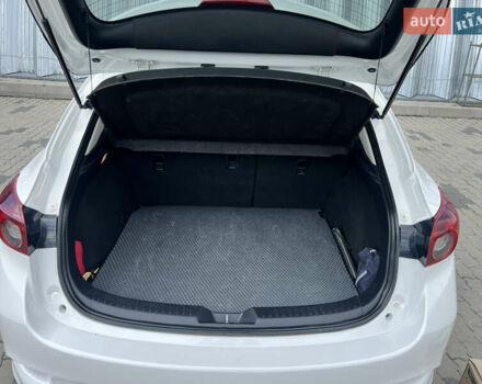 Белый Мазда 3, объемом двигателя 2 л и пробегом 55 тыс. км за 11700 $, фото 10 на Automoto.ua