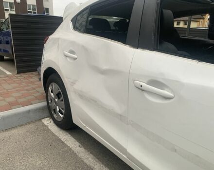 Білий Мазда 3, об'ємом двигуна 2.5 л та пробігом 110 тис. км за 6300 $, фото 4 на Automoto.ua