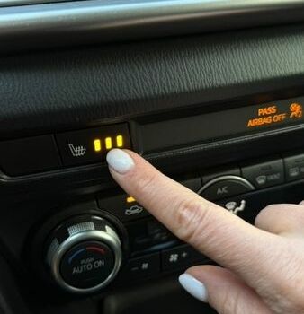 Белый Мазда 3, объемом двигателя 2.49 л и пробегом 93 тыс. км за 12500 $, фото 18 на Automoto.ua