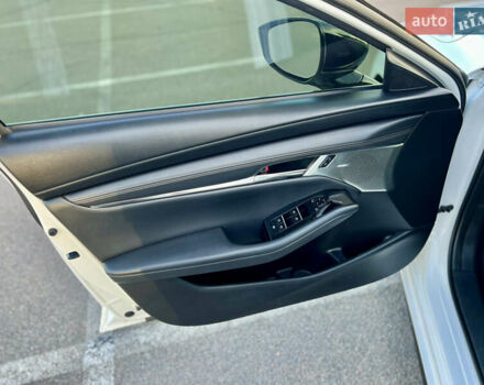 Белый Мазда 3, объемом двигателя 2.5 л и пробегом 81 тыс. км за 16200 $, фото 19 на Automoto.ua