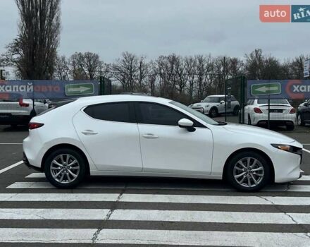 Білий Мазда 3, об'ємом двигуна 2.49 л та пробігом 85 тис. км за 15000 $, фото 3 на Automoto.ua