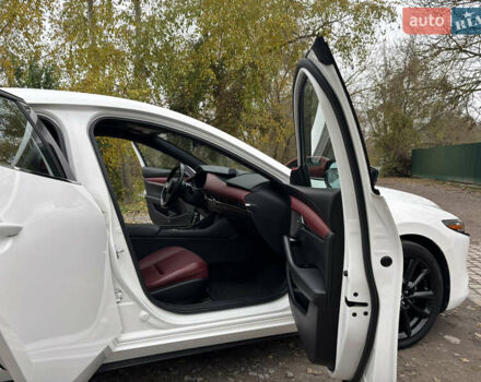 Білий Мазда 3, об'ємом двигуна 2.5 л та пробігом 97 тис. км за 18500 $, фото 11 на Automoto.ua