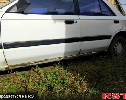 Белый Мазда 3, объемом двигателя 1.7 л и пробегом 300 тыс. км за 600 $, фото 3 на Automoto.ua