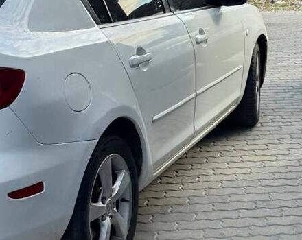 Белый Мазда 3, объемом двигателя 2 л и пробегом 213 тыс. км за 3500 $, фото 4 на Automoto.ua