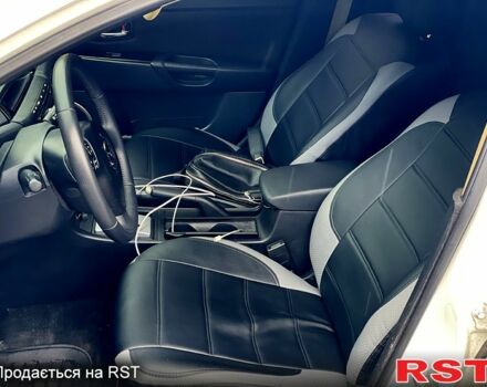Білий Мазда 3, об'ємом двигуна 2 л та пробігом 182 тис. км за 4900 $, фото 6 на Automoto.ua