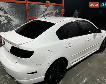 Белый Мазда 3, объемом двигателя 2 л и пробегом 295 тыс. км за 4500 $, фото 2 на Automoto.ua
